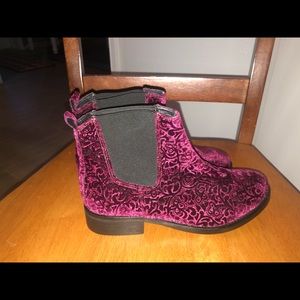 Miista in leather velvet low heel ankle booties 36